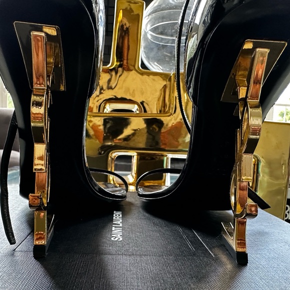 YSL OPYUM SANDALS IN PATENT LEATHER - Picture 9 of 11